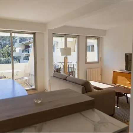 דירה T2 Avec Terrasse. Piscine/parking סן טרופז