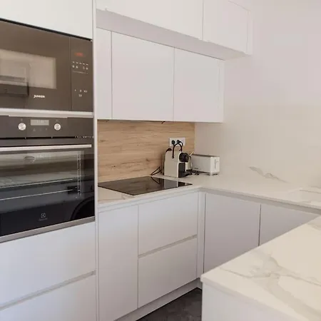 T2 Avec Terrasse. Piscine/parking * סן טרופז