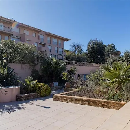 דירה T2 Avec Terrasse. Piscine/parking